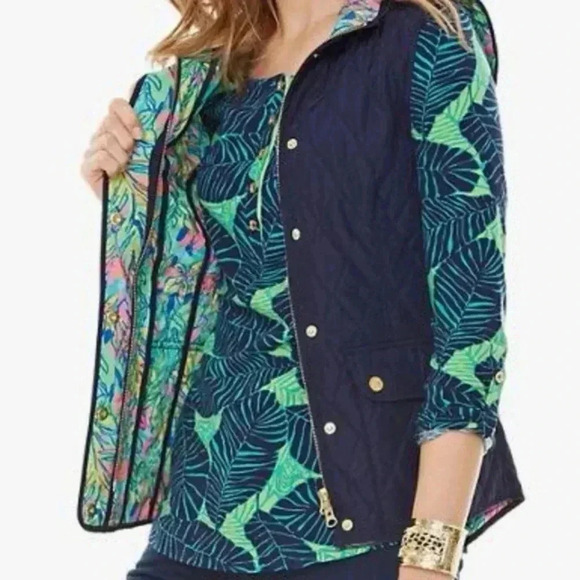 Lilly Pulitzer Down Navy Getaway Vest Size XS EUC - Picture 2 of 5